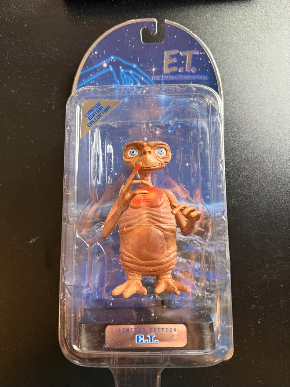 New ET Extra Terrestrial Limited Edition Collectible Figure Toys R Us 2001